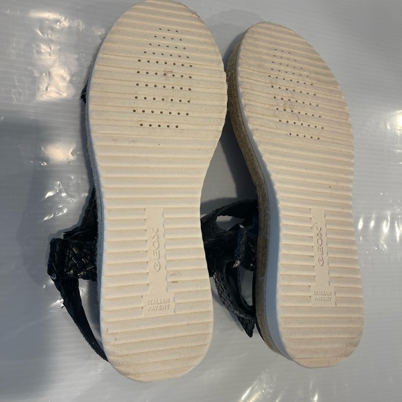 Like New GEOX adjustable strap sandal - Picture 3 of 6